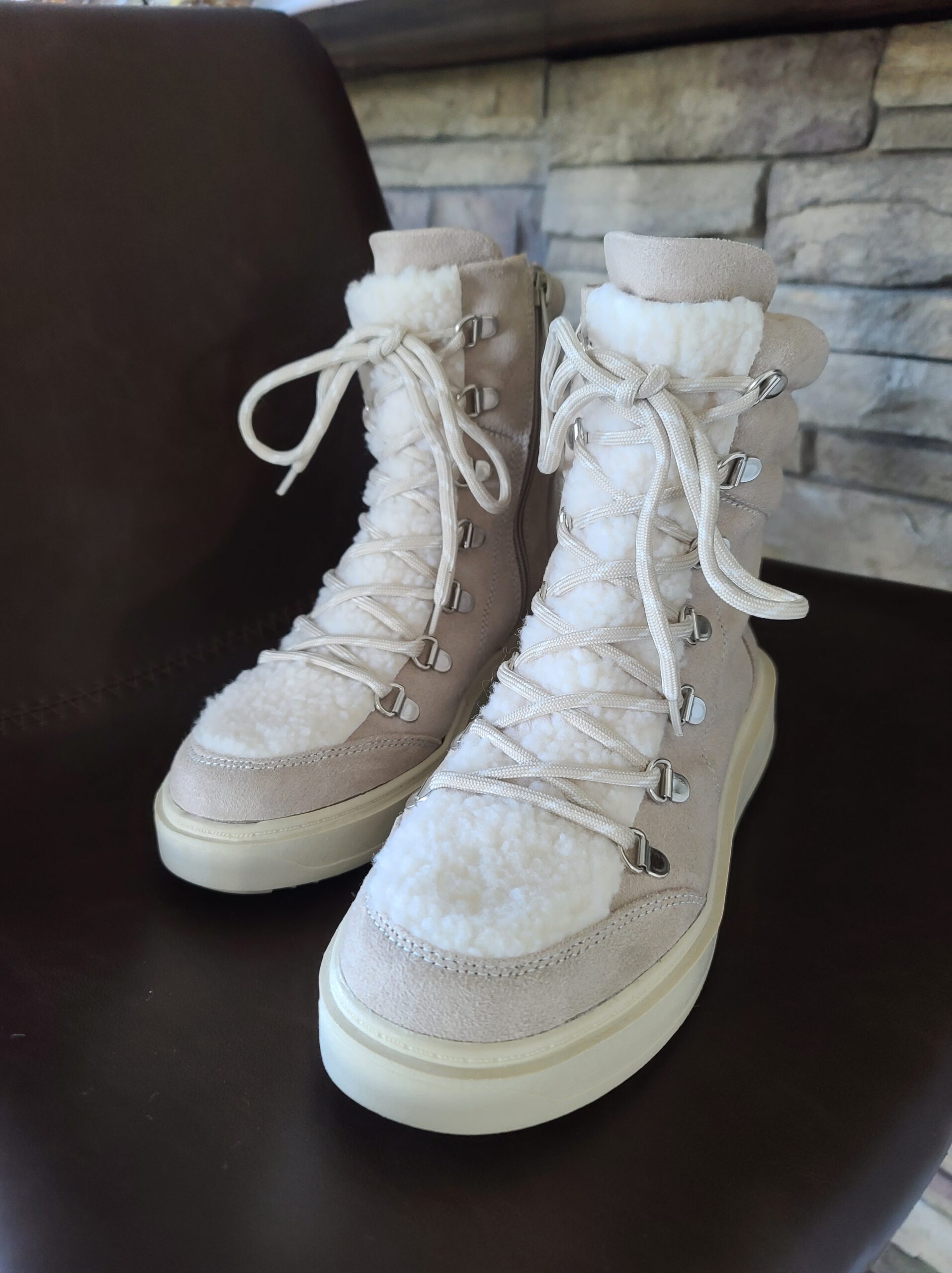 Suede boots with fur - Image 2