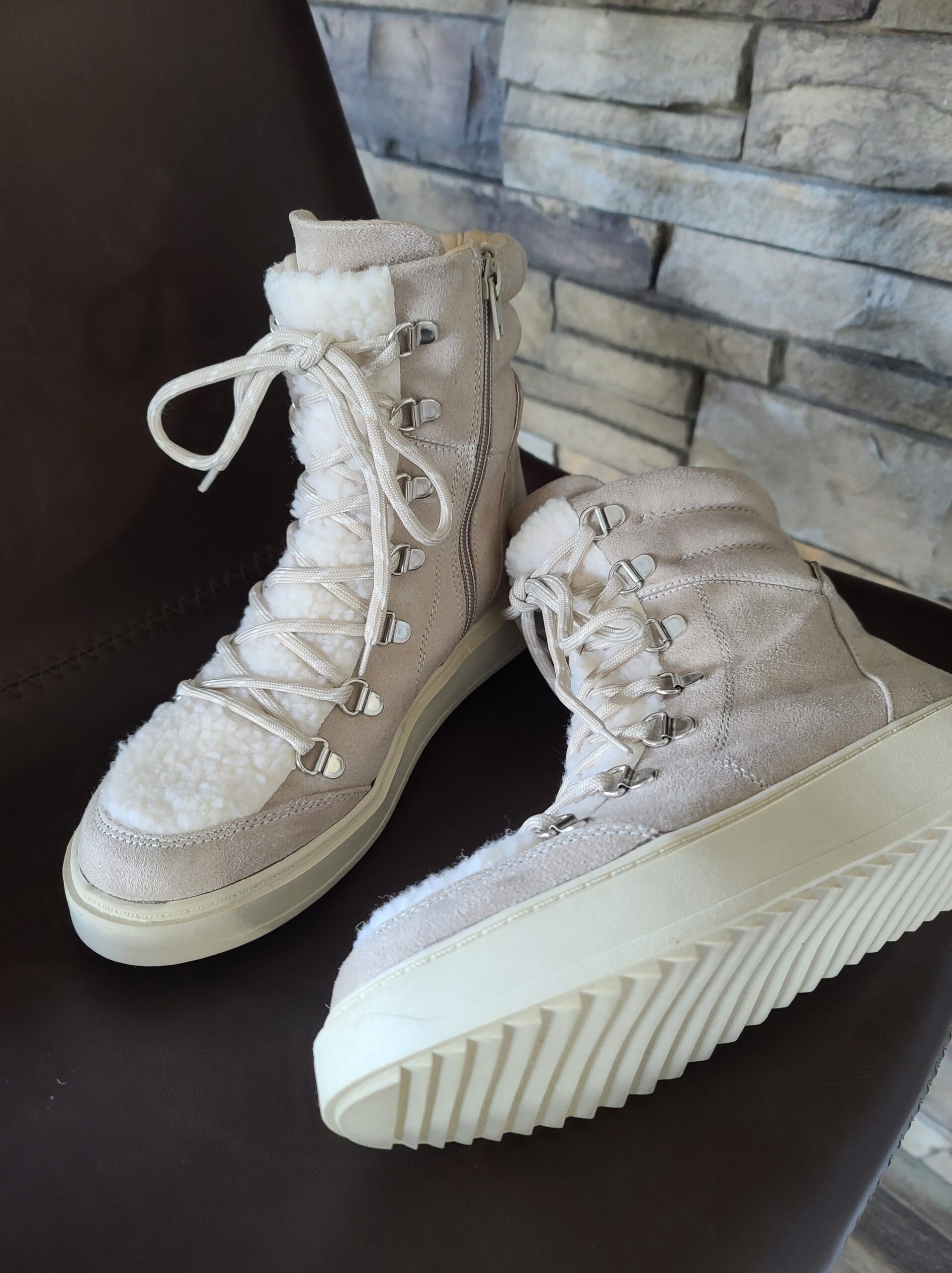 Suede boots with fur - Image 3