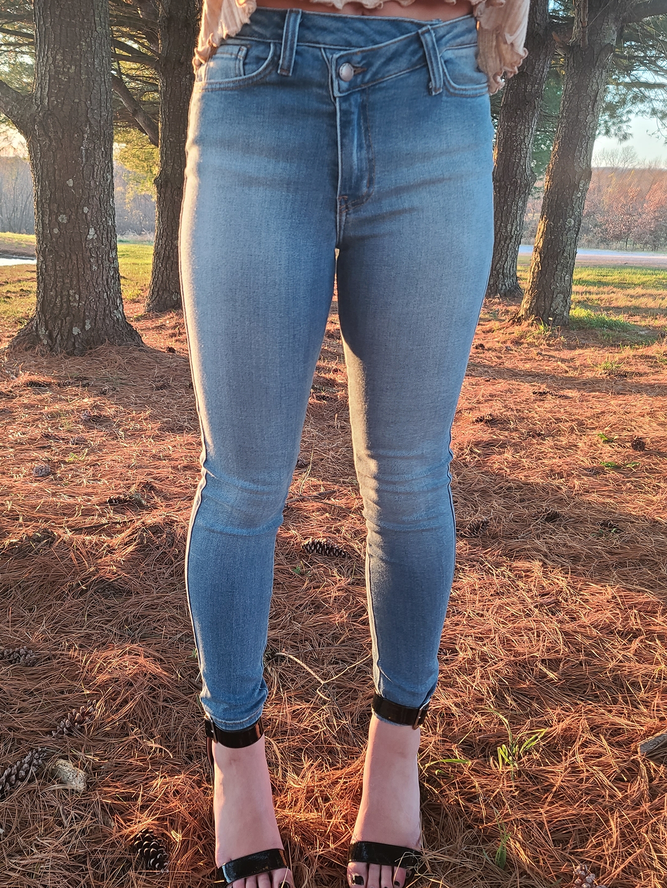 Crisscross Highrise skinny jeans