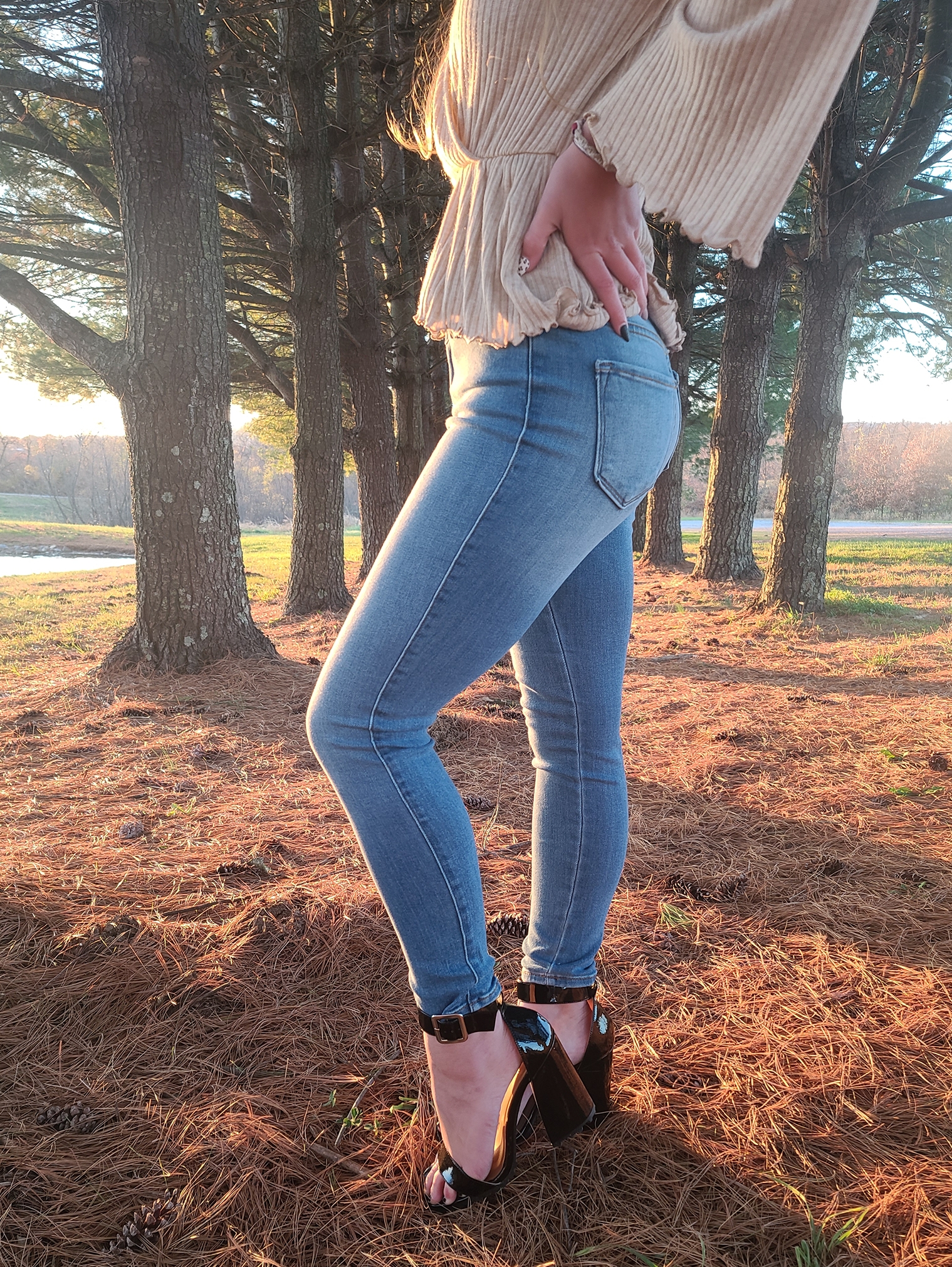 Crisscross Highrise skinny jeans - Image 2