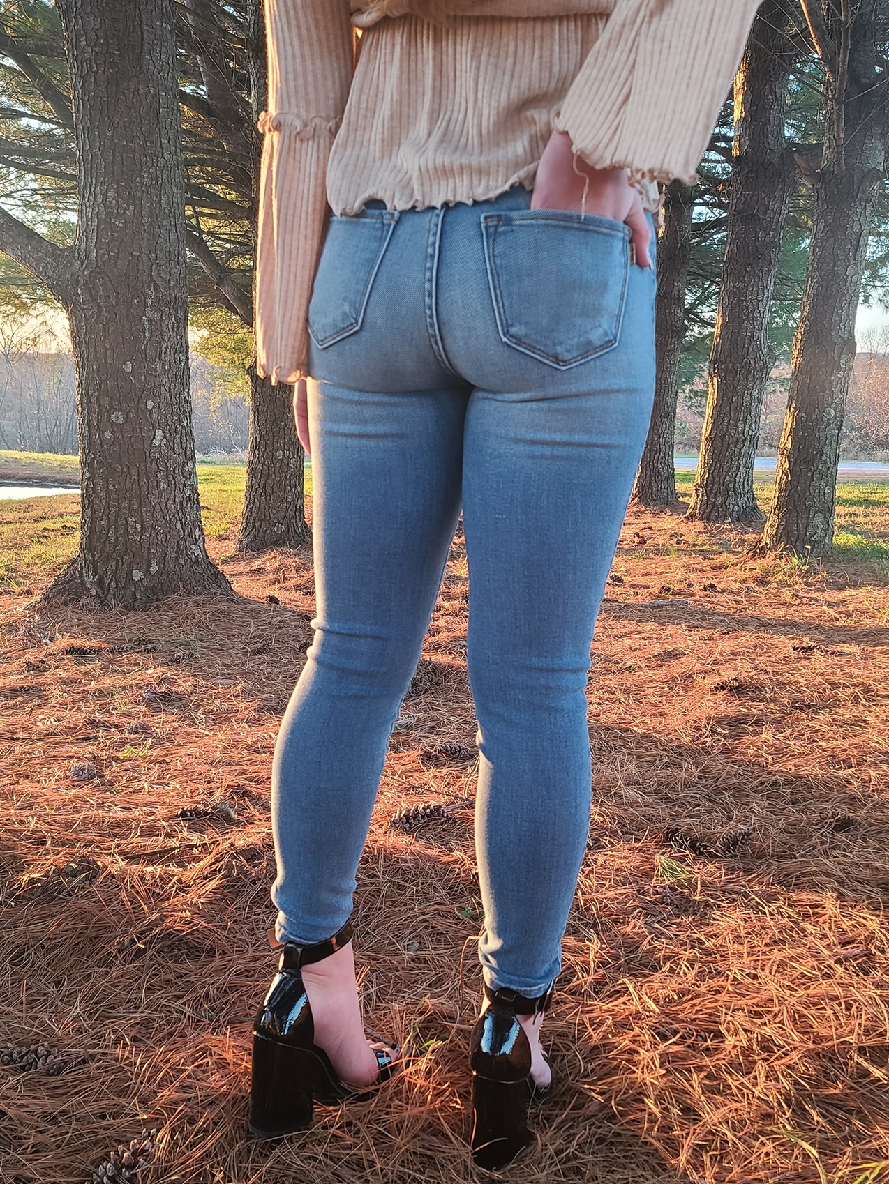 Crisscross Highrise skinny jeans - Image 3