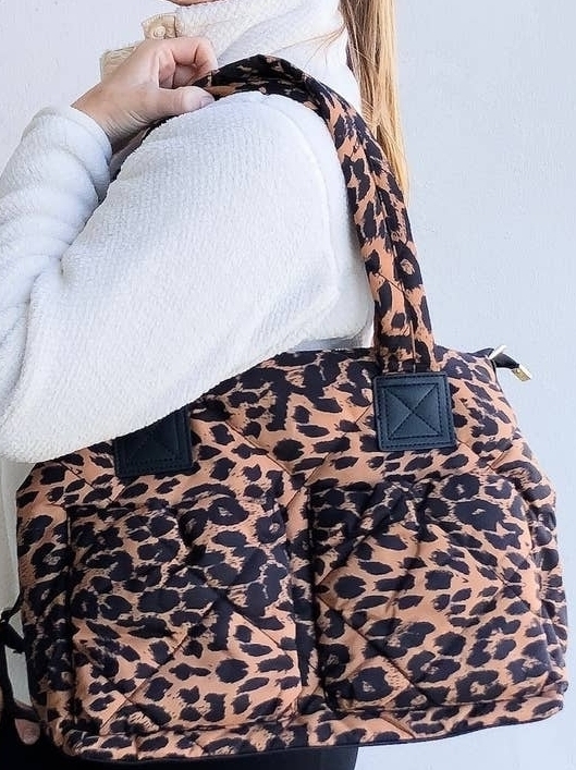 Puffer leopard bag