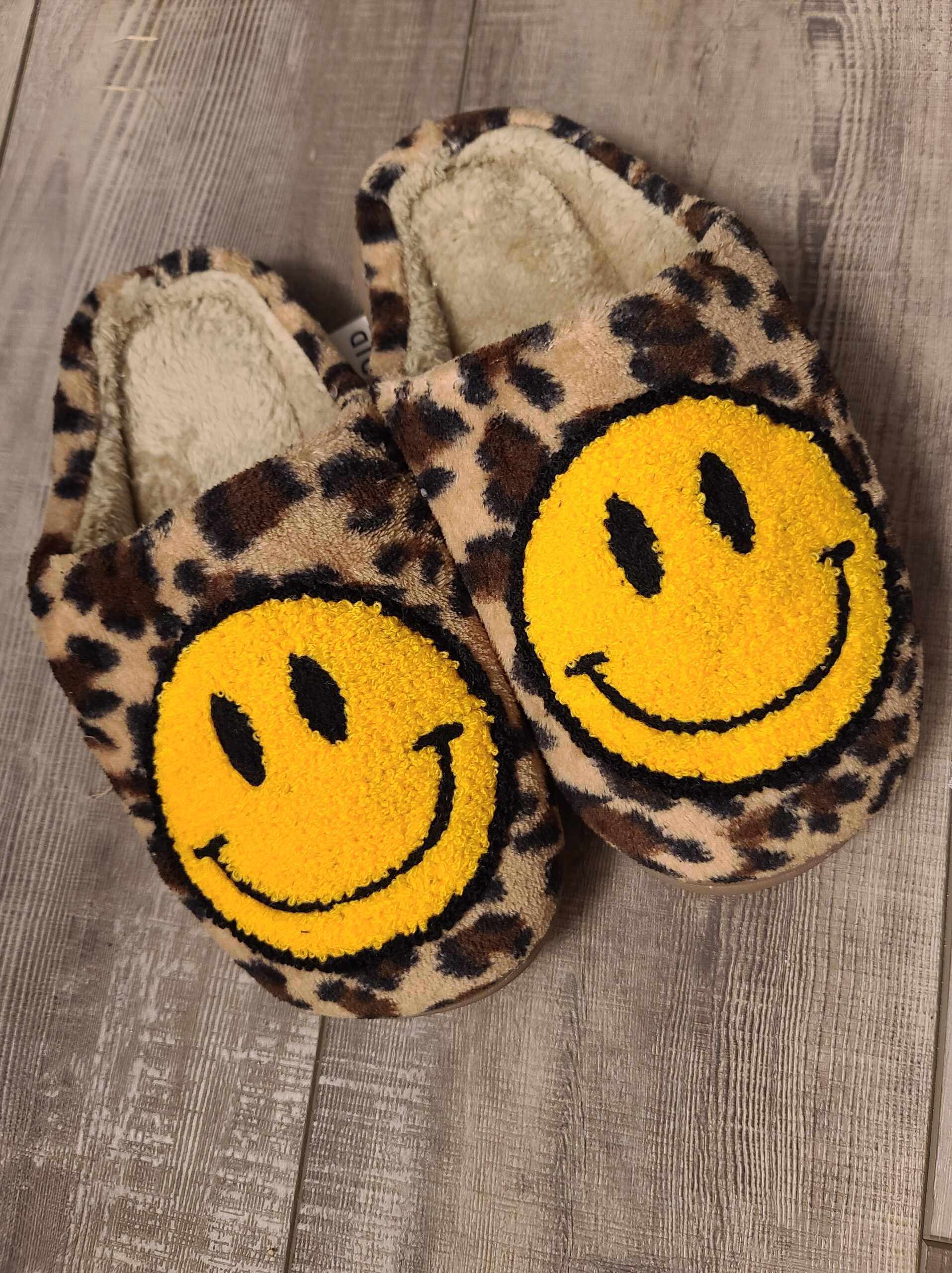 Leopard Smiley Face Slippers - Kenz Boutique